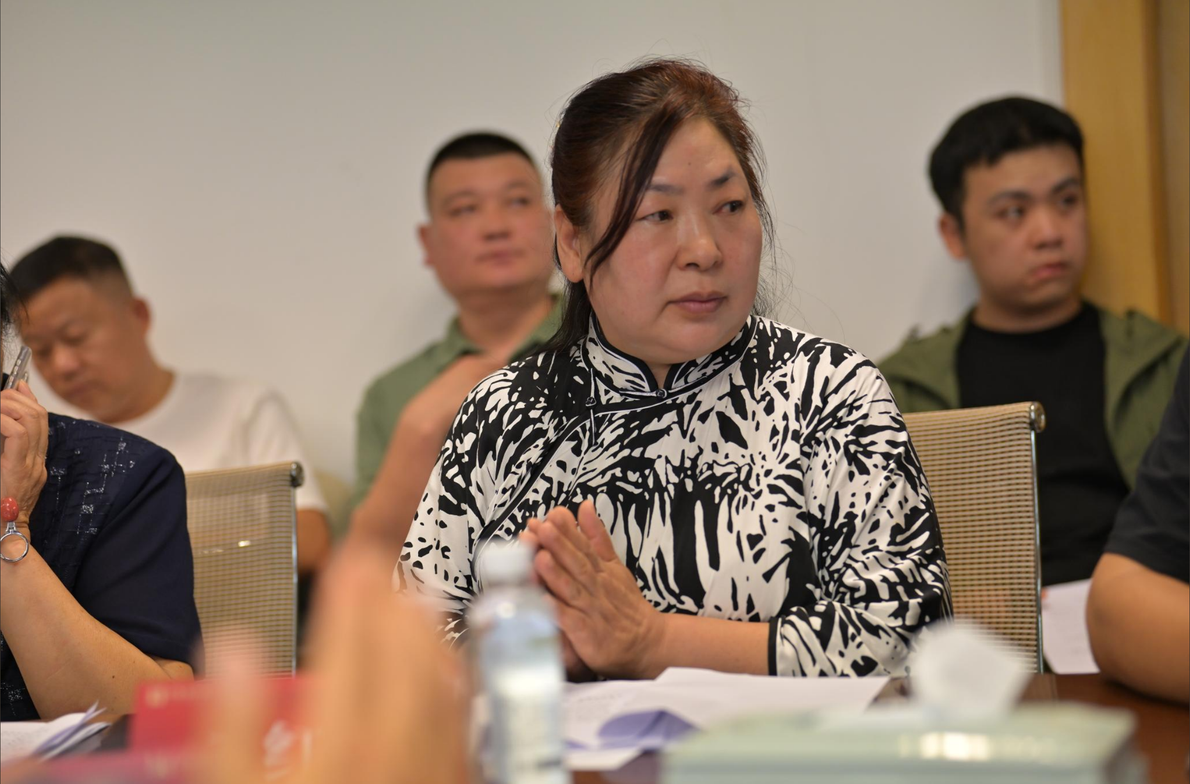 李红霞代表协会通报了未缴纳2024年度会费的会员单位,2家副会长单位,2